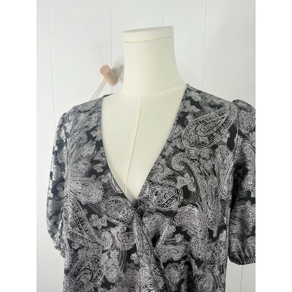 NWT Michael Kors Womens Foil Paisley Wrap Top Size Medium Black Silver - Picture 6 of 15